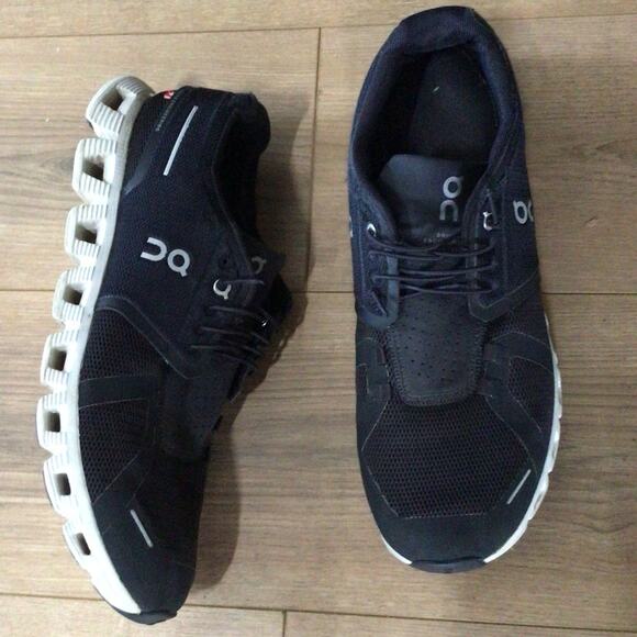 On Cloud Running 5 Black White Sneaker Shoes Men\'s 10.5 Swiss Eng. 59.98919